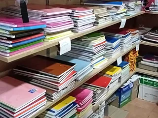 Papelería y Libería Ima chica rubia